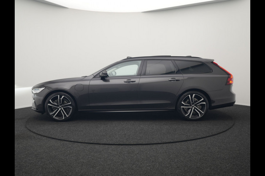 Volvo V90 T8 AWD Ultimate Dark Plug In Hybrid 455pk Dealer O.H. PHEV | Panodak | Adaptive Cruise | Head Up | 360 Camera | Lederen Sportstoelen Ventilatie & Memory | Harman & Kardon | Google Assistent | Apple Carplay | Stoelen & Stuur Verwarmd | Blis |