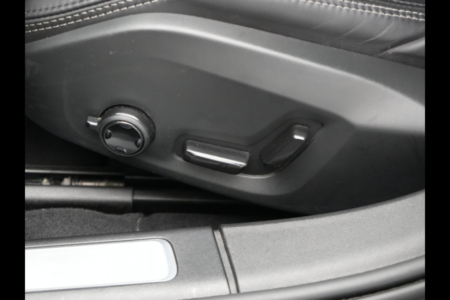 Volvo V90 T8 AWD Ultimate Dark Plug In Hybrid 455pk Dealer O.H. PHEV | Panodak | Adaptive Cruise | Head Up | 360 Camera | Lederen Sportstoelen Ventilatie & Memory | Harman & Kardon | Google Assistent | Apple Carplay | Stoelen & Stuur Verwarmd | Blis |
