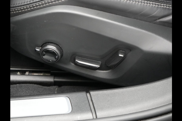 Volvo V90 T8 AWD Ultimate Dark Plug In Hybrid 455pk Dealer O.H. PHEV | Panodak | Adaptive Cruise | Head Up | 360 Camera | Lederen Sportstoelen Ventilatie & Memory | Harman & Kardon | Google Assistent | Apple Carplay | Stoelen & Stuur Verwarmd | Blis |