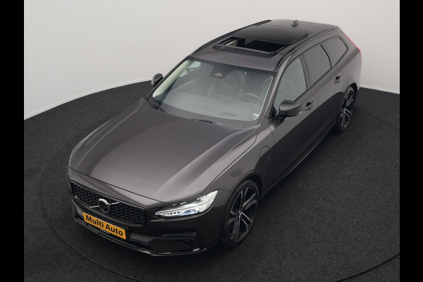 Volvo V90 T8 AWD Ultimate Dark Plug In Hybrid 455pk Dealer O.H. PHEV | Panodak | Adaptive Cruise | Head Up | 360 Camera | Lederen Sportstoelen Ventilatie & Memory | Harman & Kardon | Google Assistent | Apple Carplay | Stoelen & Stuur Verwarmd | Blis |
