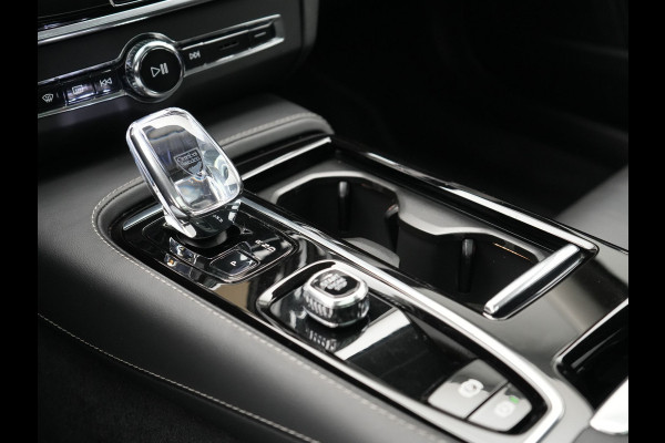 Volvo V90 T8 AWD Ultimate Dark Plug In Hybrid 455pk Dealer O.H. PHEV | Panodak | Adaptive Cruise | Head Up | 360 Camera | Lederen Sportstoelen Ventilatie & Memory | Harman & Kardon | Google Assistent | Apple Carplay | Stoelen & Stuur Verwarmd | Blis |