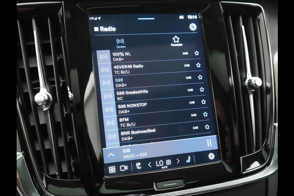 Volvo V90 T8 AWD Ultimate Dark Plug In Hybrid 455pk Dealer O.H. PHEV | Panodak | Adaptive Cruise | Head Up | 360 Camera | Lederen Sportstoelen Ventilatie & Memory | Harman & Kardon | Google Assistent | Apple Carplay | Stoelen & Stuur Verwarmd | Blis |