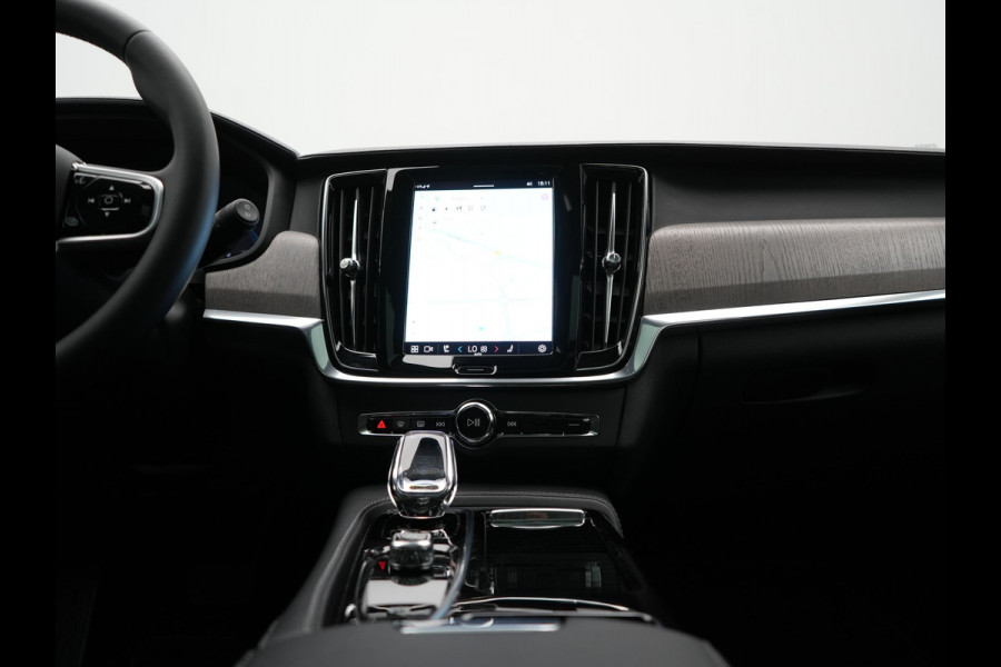 Volvo V90 T8 AWD Ultimate Dark Plug In Hybrid 455pk Dealer O.H. PHEV | Panodak | Adaptive Cruise | Head Up | 360 Camera | Lederen Sportstoelen Ventilatie & Memory | Harman & Kardon | Google Assistent | Apple Carplay | Stoelen & Stuur Verwarmd | Blis |