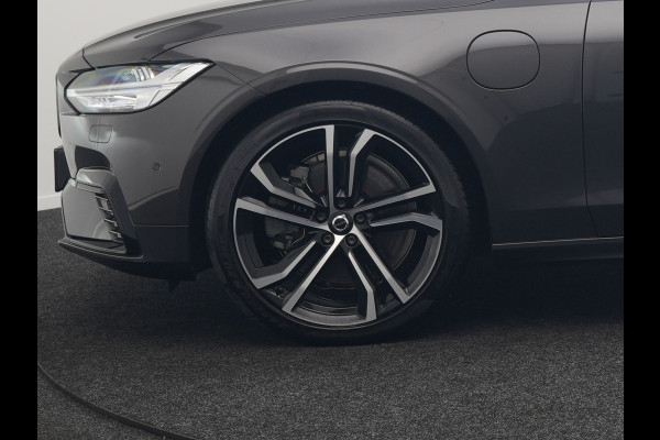 Volvo V90 T8 AWD Ultimate Dark Plug In Hybrid 455pk Dealer O.H. PHEV | Panodak | Adaptive Cruise | Head Up | 360 Camera | Lederen Sportstoelen Ventilatie & Memory | Harman & Kardon | Google Assistent | Apple Carplay | Stoelen & Stuur Verwarmd | Blis |