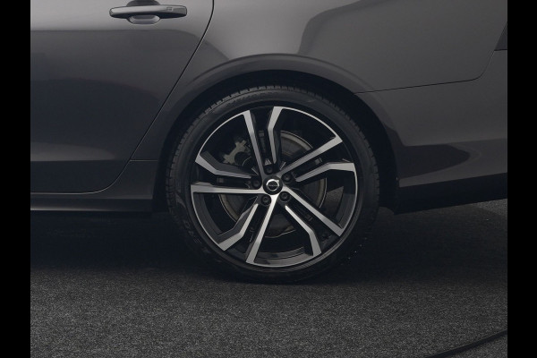 Volvo V90 T8 AWD Ultimate Dark Plug In Hybrid 455pk Dealer O.H. PHEV | Panodak | Adaptive Cruise | Head Up | 360 Camera | Lederen Sportstoelen Ventilatie & Memory | Harman & Kardon | Google Assistent | Apple Carplay | Stoelen & Stuur Verwarmd | Blis |