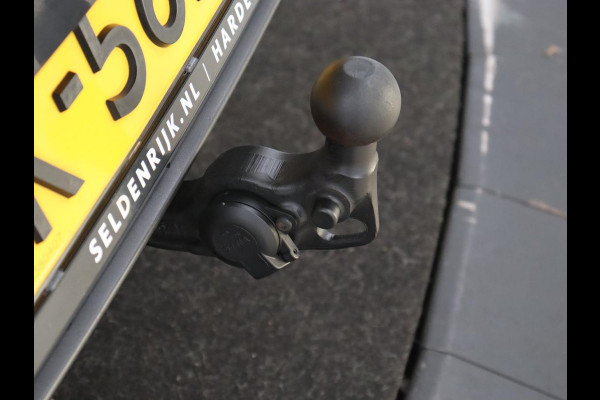 Seat Leon 1.5 TSI FR Launch Edition | Trekhaak | Adaptive cruise | Carplay | Navigatie | Full LED | DAB | Climate control | Parkeerhulp | Sfeerverlichting | Digital Cockpit