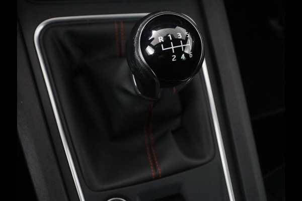 Seat Leon 1.5 TSI FR Launch Edition | Trekhaak | Adaptive cruise | Carplay | Navigatie | Full LED | DAB | Climate control | Parkeerhulp | Sfeerverlichting | Digital Cockpit