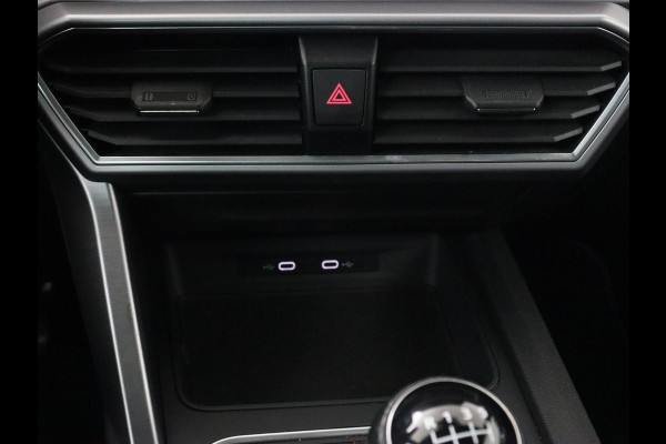 Seat Leon 1.5 TSI FR Launch Edition | Trekhaak | Adaptive cruise | Carplay | Navigatie | Full LED | DAB | Climate control | Parkeerhulp | Sfeerverlichting | Digital Cockpit