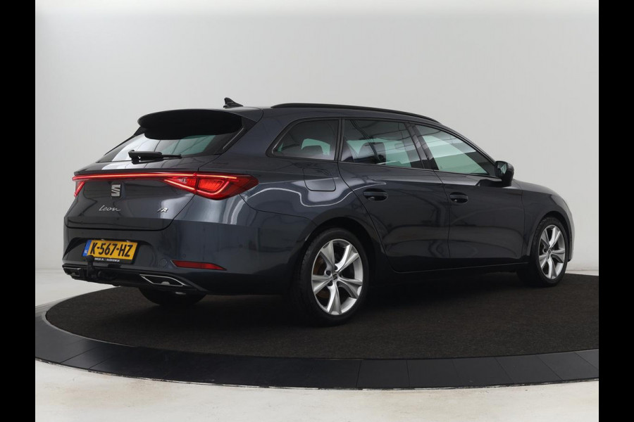 Seat Leon 1.5 TSI FR Launch Edition | Trekhaak | Adaptive cruise | Carplay | Navigatie | Full LED | DAB | Climate control | Parkeerhulp | Sfeerverlichting | Digital Cockpit