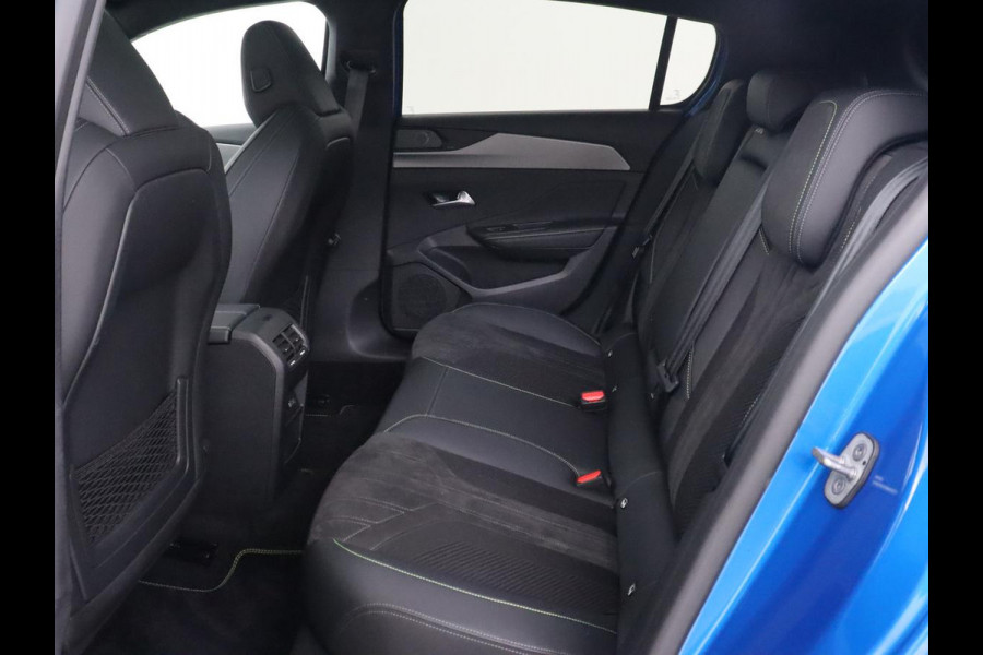 Peugeot 308 1.6 PHEV 225 GT | Panoramadak | Stoelverwarming | 360 Camera | Focal Sound | Adaptive cruise | Matrix LED | Keyless | Carplay | Navigatie | Leder/Alcantara | Dodehoek detectie | Plug In