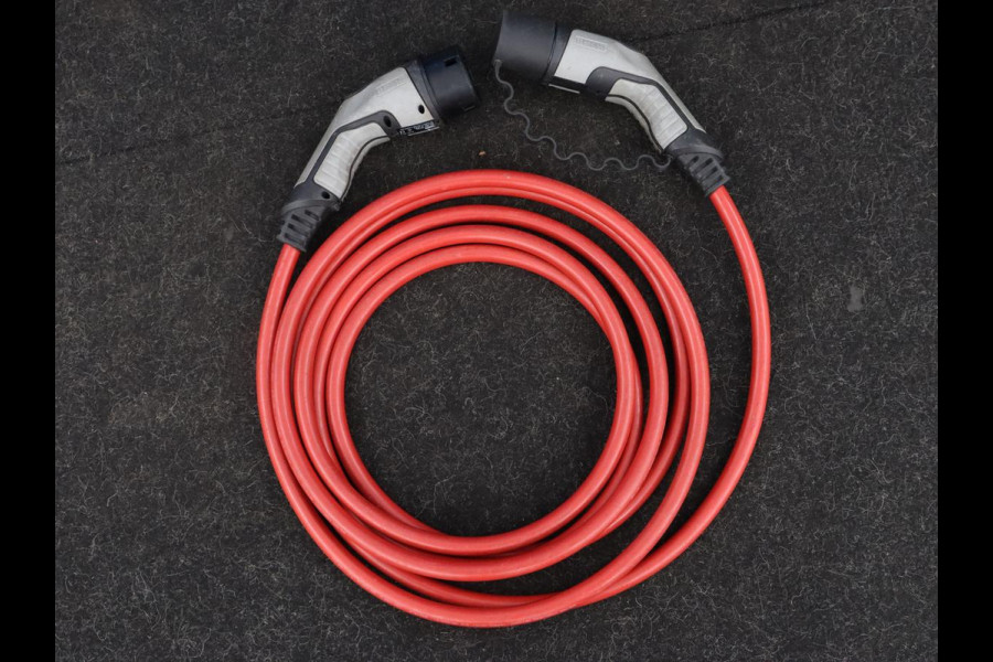 Peugeot 308 1.6 PHEV 225 GT | Panoramadak | Stoelverwarming | 360 Camera | Focal Sound | Adaptive cruise | Matrix LED | Keyless | Carplay | Navigatie | Leder/Alcantara | Dodehoek detectie | Plug In