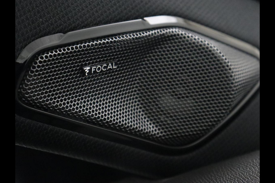 Peugeot 308 1.6 PHEV 225 GT | Panoramadak | Stoelverwarming | 360 Camera | Focal Sound | Adaptive cruise | Matrix LED | Keyless | Carplay | Navigatie | Leder/Alcantara | Dodehoek detectie | Plug In