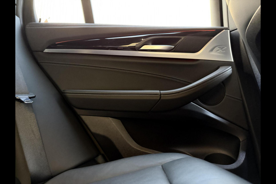 BMW X3 xDrive20i High Executive M-sport | Leren bekleding | Head-up display | Stoelverwarming | Cruise & climate control | Dodehoek en