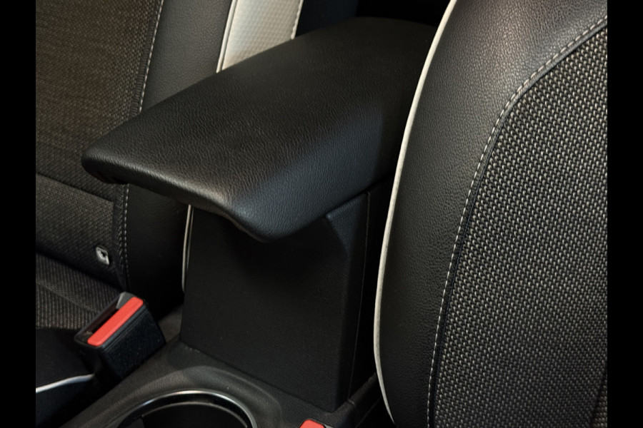 Renault Captur 1.3 TCe AUT 140 Edition ONE Groot Navi | Bose | 18"| Stuur & stoelverwarming | Camera | Volledig dealer onderhouden!