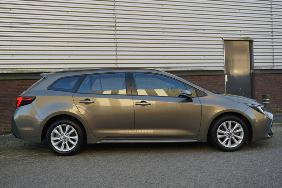 Toyota Corolla Touring Sports Hybrid 140 Active/NL.Auto/Digi-Dashboard/LED/Navi/ All-Season banden.