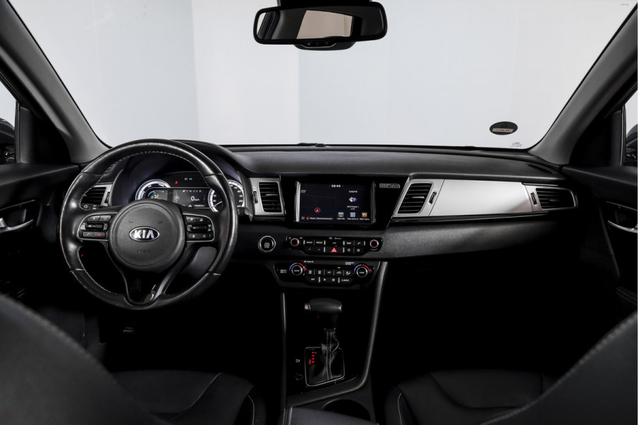 Kia Niro 1.6 GDi Hybrid 105 PK ExecutiveLine - Automaat | Adapt. Cruise | Stuur-+stoelverw. + Ventilatie | Elek. Stoel | PDC | Camera | NAV + App. Connect | ECC | Afn. Trekhaak | LM 18" |