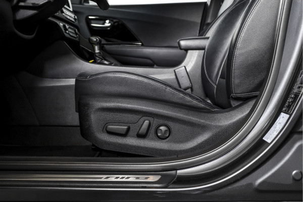 Kia Niro 1.6 GDi Hybrid 105 PK ExecutiveLine - Automaat | Adapt. Cruise | Stuur-+stoelverw. + Ventilatie | Elek. Stoel | PDC | Camera | NAV + App. Connect | ECC | Afn. Trekhaak | LM 18" |