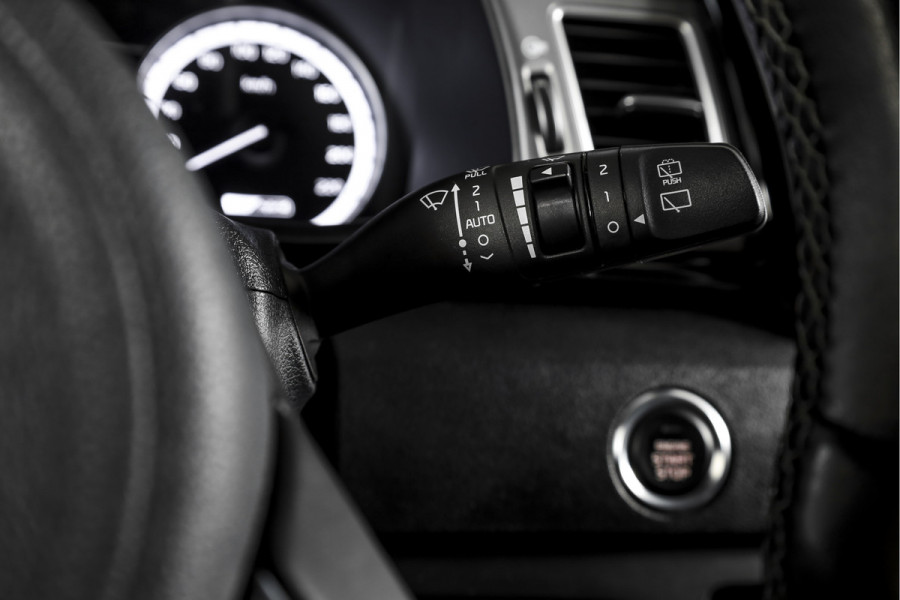 Kia Niro 1.6 GDi Hybrid 105 PK ExecutiveLine - Automaat | Adapt. Cruise | Stuur-+stoelverw. + Ventilatie | Elek. Stoel | PDC | Camera | NAV + App. Connect | ECC | Afn. Trekhaak | LM 18" |