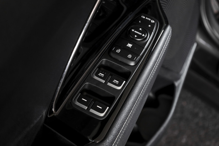 Kia Niro 1.6 GDi Hybrid 105 PK ExecutiveLine - Automaat | Adapt. Cruise | Stuur-+stoelverw. + Ventilatie | Elek. Stoel | PDC | Camera | NAV + App. Connect | ECC | Afn. Trekhaak | LM 18" |