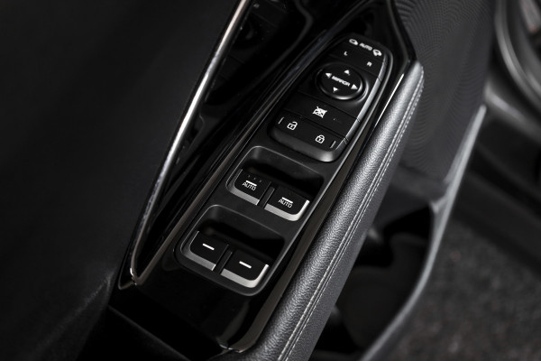 Kia Niro 1.6 GDi Hybrid 105 PK ExecutiveLine - Automaat | Adapt. Cruise | Stuur-+stoelverw. + Ventilatie | Elek. Stoel | PDC | Camera | NAV + App. Connect | ECC | Afn. Trekhaak | LM 18" |