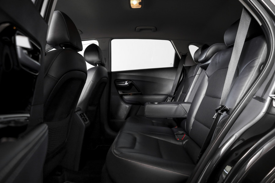 Kia Niro 1.6 GDi Hybrid 105 PK ExecutiveLine - Automaat | Adapt. Cruise | Stuur-+stoelverw. + Ventilatie | Elek. Stoel | PDC | Camera | NAV + App. Connect | ECC | Afn. Trekhaak | LM 18" |