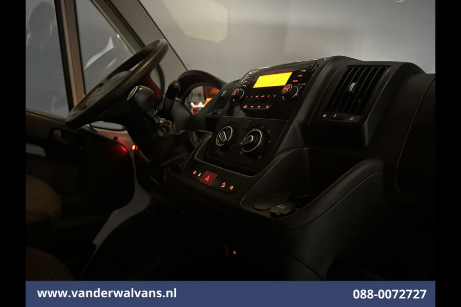 Peugeot Boxer 2.2 BlueHDi 141pk Bakwagen Laadklep Euro6 Airco | Cruisecontrol | 985kg laadvermogen Bijrijdersbank