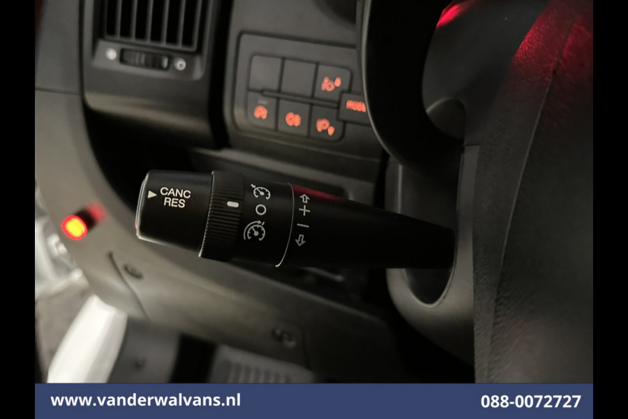 Peugeot Boxer 2.2 BlueHDi 141pk Bakwagen Laadklep Euro6 Airco | Cruisecontrol | 985kg laadvermogen Bijrijdersbank