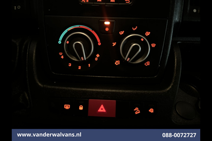Peugeot Boxer 2.2 BlueHDi 141pk Bakwagen Laadklep Euro6 Airco | Cruisecontrol | 985kg laadvermogen Bijrijdersbank