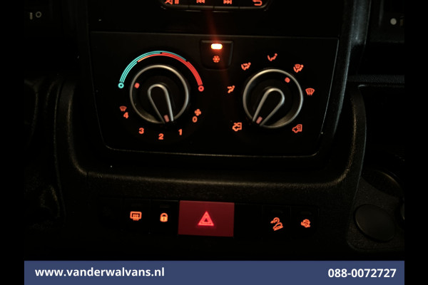 Peugeot Boxer 2.2 BlueHDi 141pk Bakwagen Laadklep Euro6 Airco | Cruisecontrol | 985kg laadvermogen Bijrijdersbank