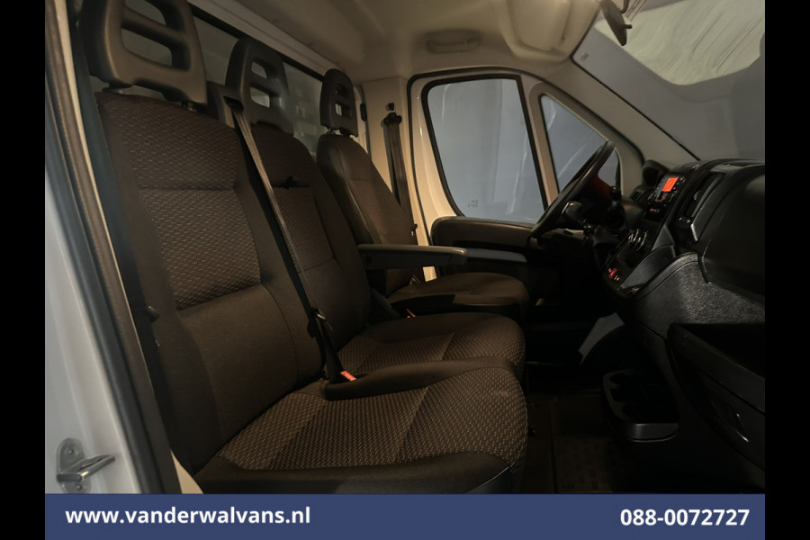 Peugeot Boxer 2.2 BlueHDi 141pk Bakwagen Laadklep Euro6 Airco | Cruisecontrol | 985kg laadvermogen Bijrijdersbank