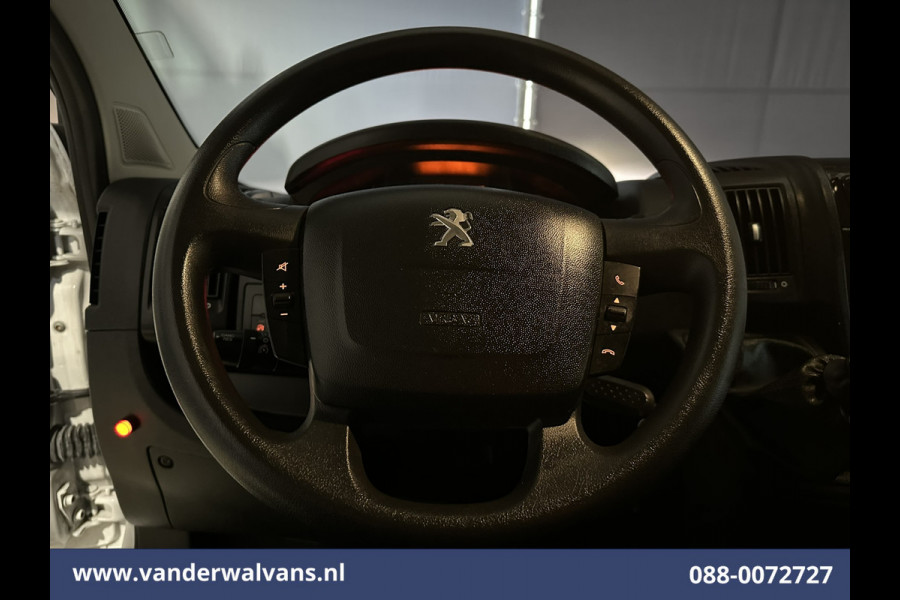 Peugeot Boxer 2.2 BlueHDi 141pk Bakwagen Laadklep Euro6 Airco | Cruisecontrol | 985kg laadvermogen Bijrijdersbank