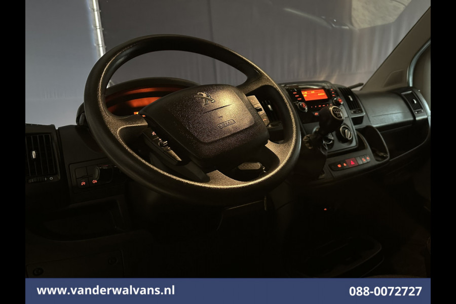 Peugeot Boxer 2.2 BlueHDi 141pk Bakwagen Laadklep Euro6 Airco | Cruisecontrol | 985kg laadvermogen Bijrijdersbank