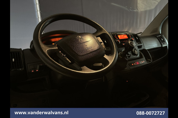 Peugeot Boxer 2.2 BlueHDi 141pk Bakwagen Laadklep Euro6 Airco | Cruisecontrol | 985kg laadvermogen Bijrijdersbank