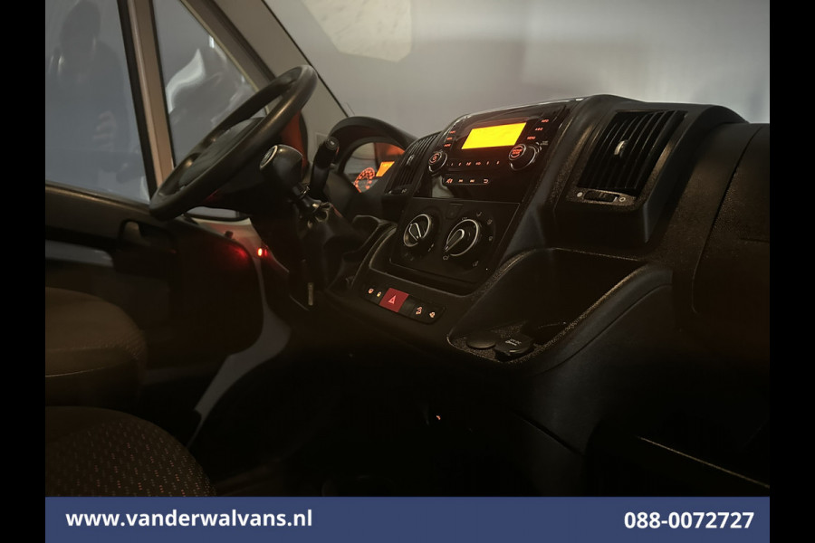 Peugeot Boxer 2.2 BlueHDi 141pk Bakwagen Laadklep Euro6 Airco | Cruisecontrol | 985kg laadvermogen Bijrijdersbank