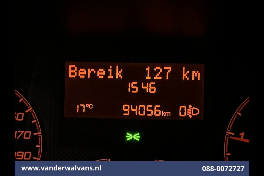 Peugeot Boxer 2.2 BlueHDi 141pk Bakwagen Laadklep Euro6 Airco | Cruisecontrol | 985kg laadvermogen Bijrijdersbank