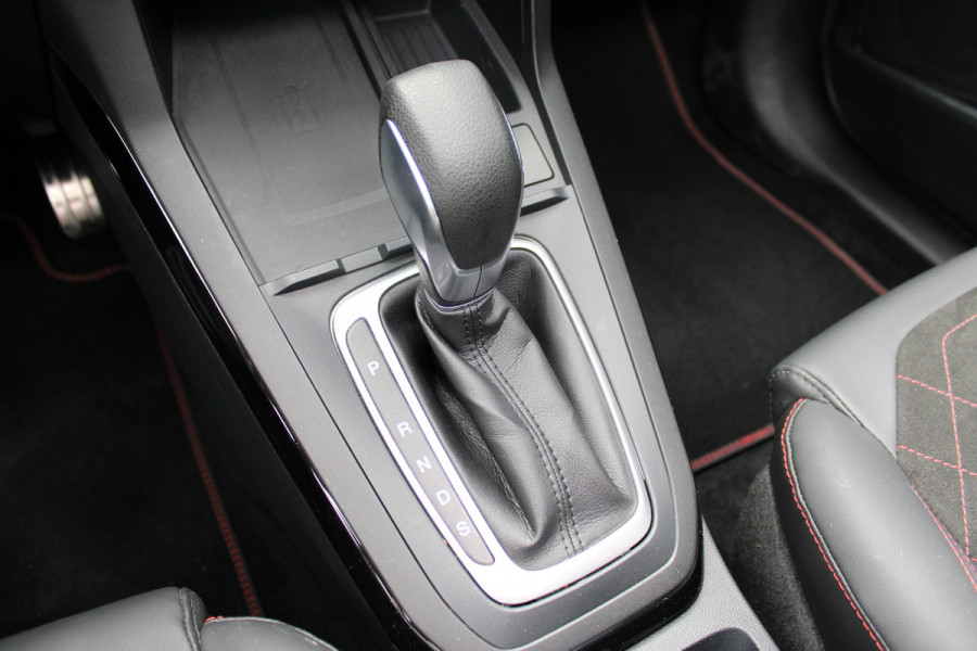 Ford Puma 1.0 EcoBoost Hybrid ST-Line X | Nieuw model | Panoramadak | Trekhaak | BLIS | Carplay | Camera  | Adaptieve cruise