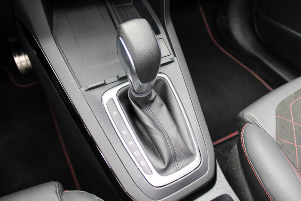 Ford Puma 1.0 EcoBoost Hybrid ST-Line X | Nieuw model | Panoramadak | Trekhaak | BLIS | Carplay | Camera  | Adaptieve cruise