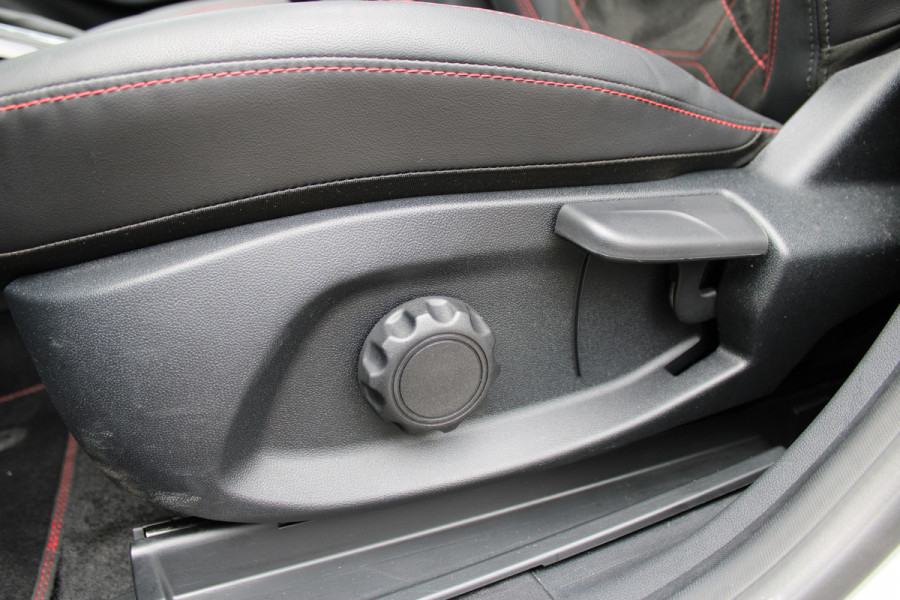 Ford Puma 1.0 EcoBoost Hybrid ST-Line X | Nieuw model | Panoramadak | Trekhaak | BLIS | Carplay | Camera  | Adaptieve cruise