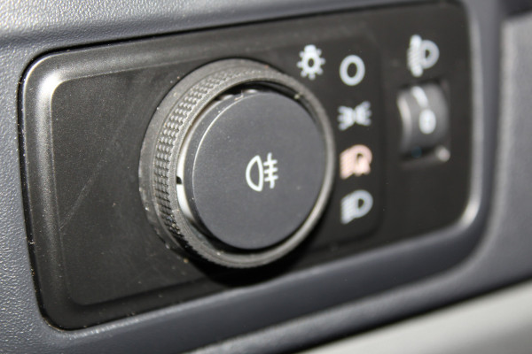 Ford Transit Custom 320 2.0-136 pk TDCI L1H1 Trend. Fabr. garantie tot 09-2028. Adaptive Cruise Control, Navigatie, Camera, PDC V+A, Apple Carplay/Android auto, LED verl., Laadruimte bekleed, Bijrijdersbank, Spiegel-, stoel en voorraamverw. etc.