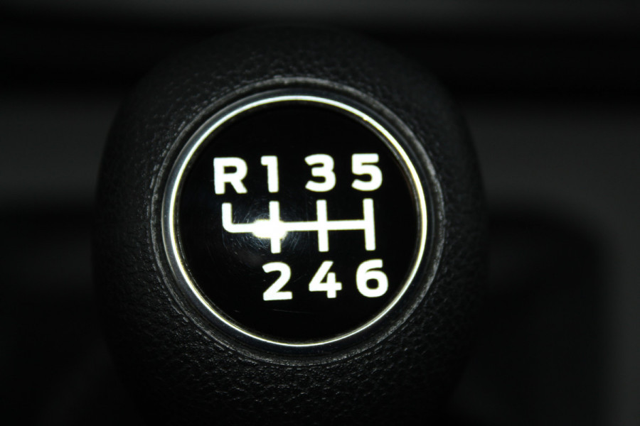 Ford Transit Custom 320 2.0-136 pk TDCI L1H1 Trend. Fabr. garantie tot 09-2028. Adaptive Cruise Control, Navigatie, Camera, PDC V+A, Apple Carplay/Android auto, LED verl., Laadruimte bekleed, Bijrijdersbank, Spiegel-, stoel en voorraamverw. etc.