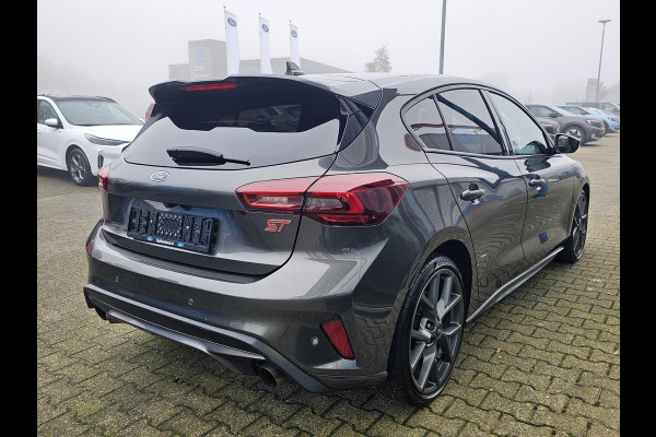 Ford Focus 2.3 EcoBoost ST-X | 280pk Automaat! | Winter Pack | AGR-stoelen | Camera | Bang&Olufsen | Head up Display | BLIS | Extra wielset!