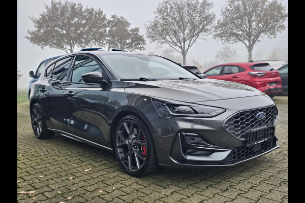 Ford Focus 2.3 EcoBoost ST-X | 280pk Automaat! | Winter Pack | AGR-stoelen | Camera | Bang&Olufsen | Head up Display | BLIS | Extra wielset!