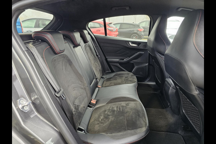 Ford Focus 2.3 EcoBoost ST-X | 280pk Automaat! | Winter Pack | AGR-stoelen | Camera | Bang&Olufsen | Head up Display | BLIS | Extra wielset!