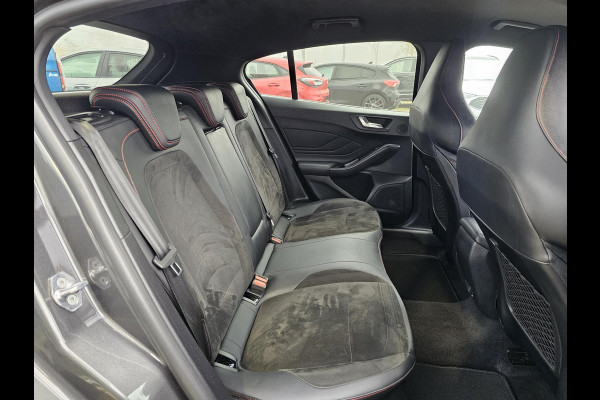 Ford Focus 2.3 EcoBoost ST-X | 280pk Automaat! | Winter Pack | AGR-stoelen | Camera | Bang&Olufsen | Head up Display | BLIS | Extra wielset!