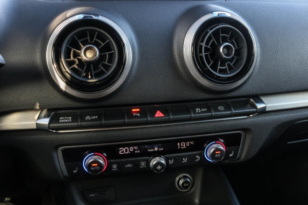 Audi A3 Sportback 1.5 TFSI CoD - S-LINE - VIRTUAL - NAVI - ELEKTR. STOEL