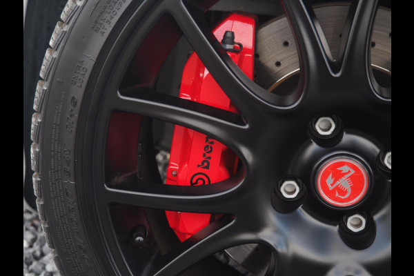 Abarth 595C 1.4 T-Jet 180PK Competizione / Brembo / Carbon / Carplay / Navi / DAB+ / Sabelt / Climate control