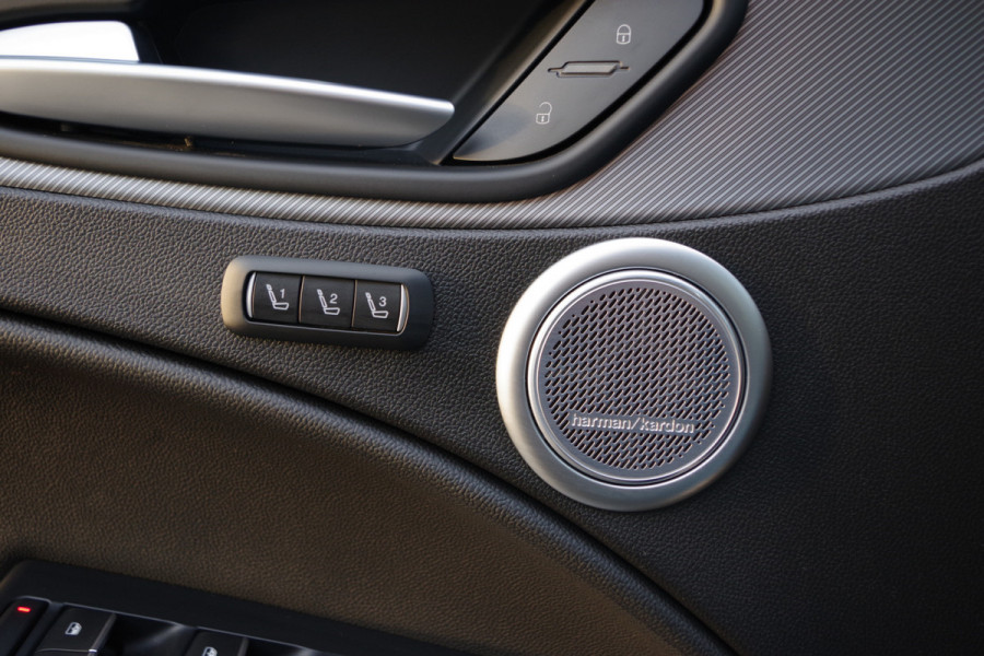 Alfa Romeo Stelvio 2.0 T 280 PK AWD Q4 Veloce, Adap. Onderstel, Panoramadak, Trekhaak, H/K Sound, Lederen Sportstoelen