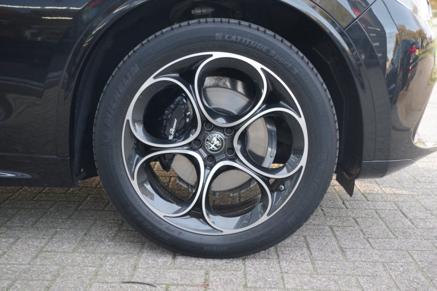 Alfa Romeo Stelvio 2.0 T 280 PK AWD Q4 Veloce, Adap. Onderstel, Panoramadak, Trekhaak, H/K Sound, Lederen Sportstoelen
