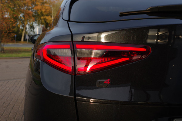 Alfa Romeo Stelvio 2.0 T 280 PK AWD Q4 Veloce, Adap. Onderstel, Panoramadak, Trekhaak, H/K Sound, Lederen Sportstoelen