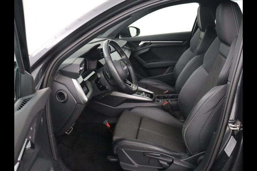 Audi A3 30 TFSI edition one | Stoelverwarming | Matrix LED | Virtual Cockpit | Carplay | Half leder | Navigatie | Parkeerhulp